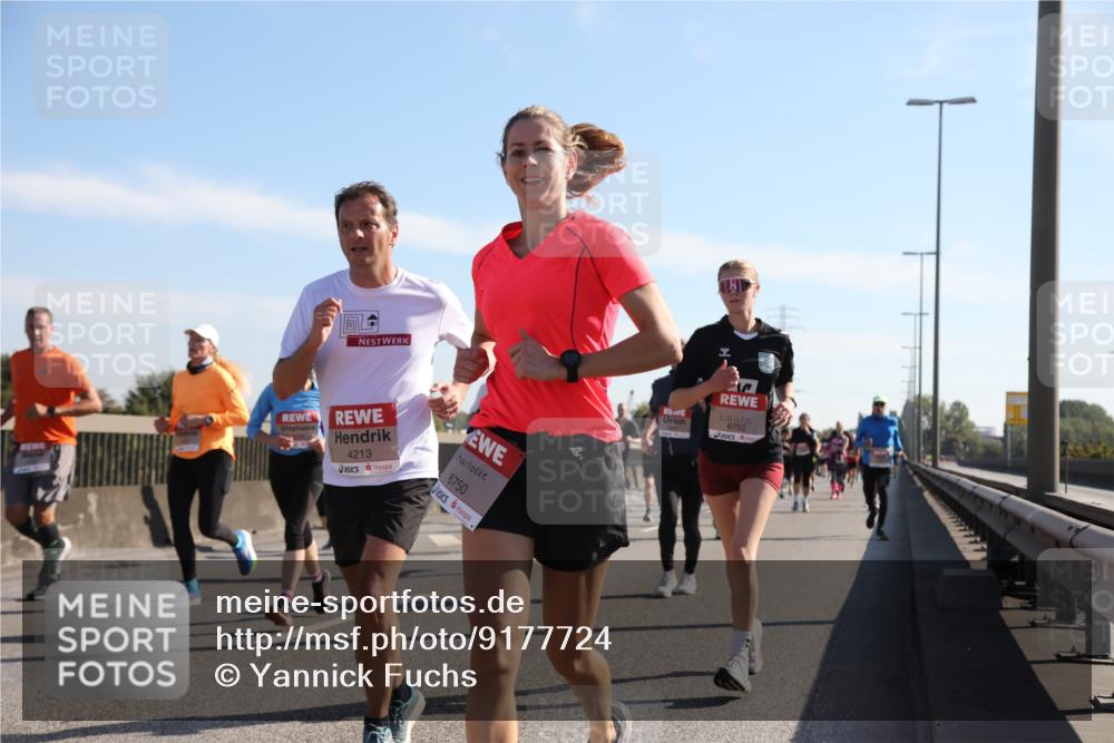 03.10.2025 - Köhlbrandbrückenlauf Yannick Fuchs http://msf.ph/oto/9177724 03.10.2025 11:17:03 Position 3 4213, 6750, 6752 meine-sportfotos.de