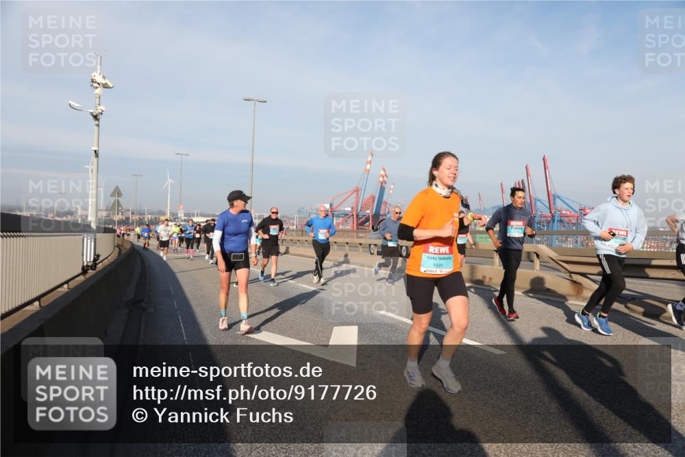 03.10.2025 - Köhlbrandbrückenlauf Yannick Fuchs http://msf.ph/oto/9177726 03.10.2025 08:49:00 Position 2 1691 meine-sportfotos.de