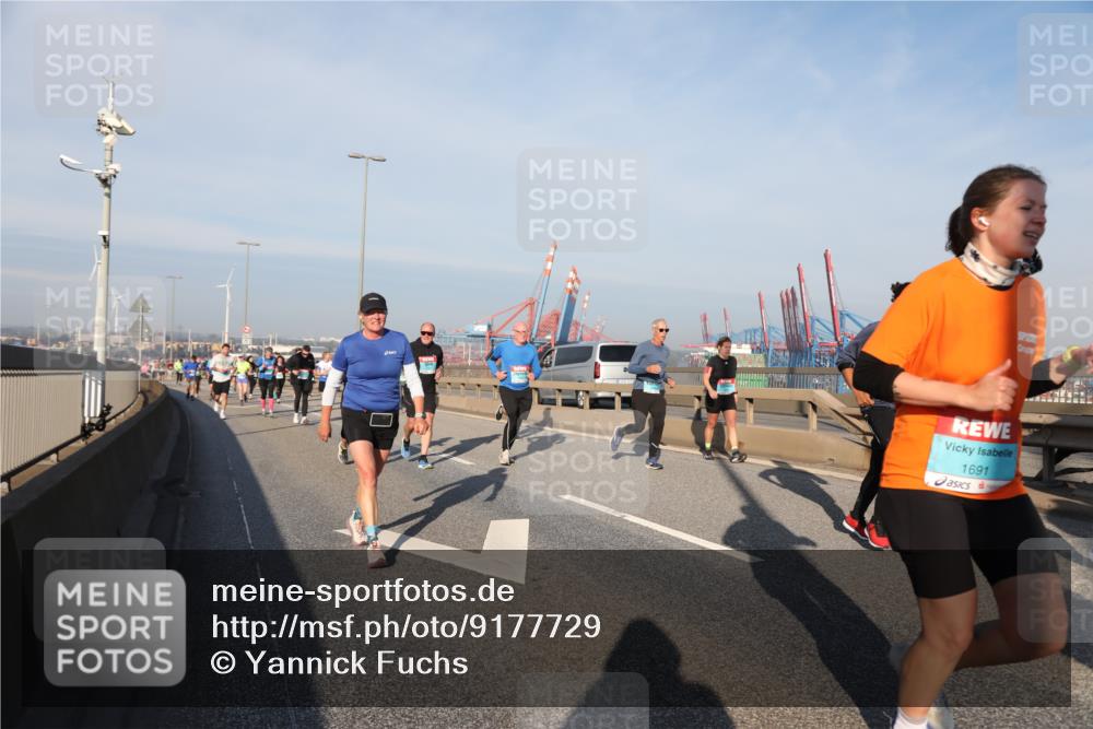 03.10.2025 - Köhlbrandbrückenlauf Yannick Fuchs http://msf.ph/oto/9177729 03.10.2025 08:49:01 Position 2 1691 meine-sportfotos.de