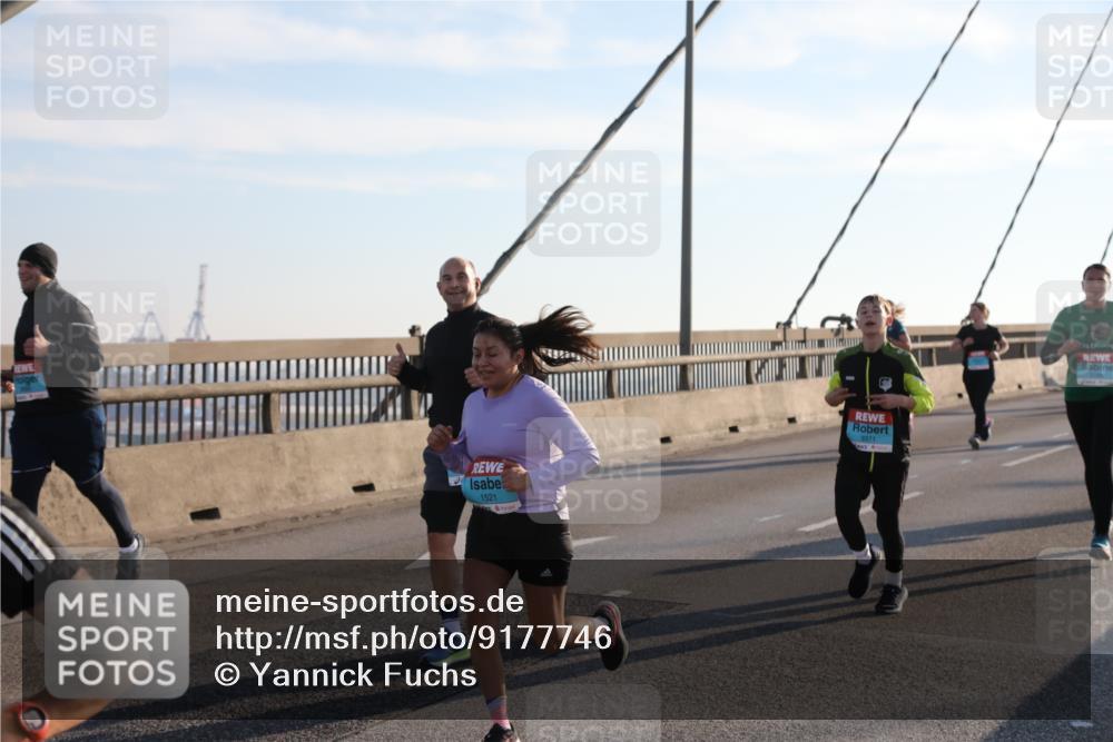 03.10.2025 - Köhlbrandbrückenlauf Yannick Fuchs http://msf.ph/oto/9177746 03.10.2025 08:29:46 Position 1 1521, 3371 meine-sportfotos.de