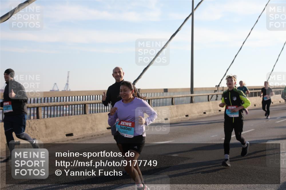 03.10.2025 - Köhlbrandbrückenlauf Yannick Fuchs http://msf.ph/oto/9177749 03.10.2025 08:29:46 Position 1 1521 meine-sportfotos.de