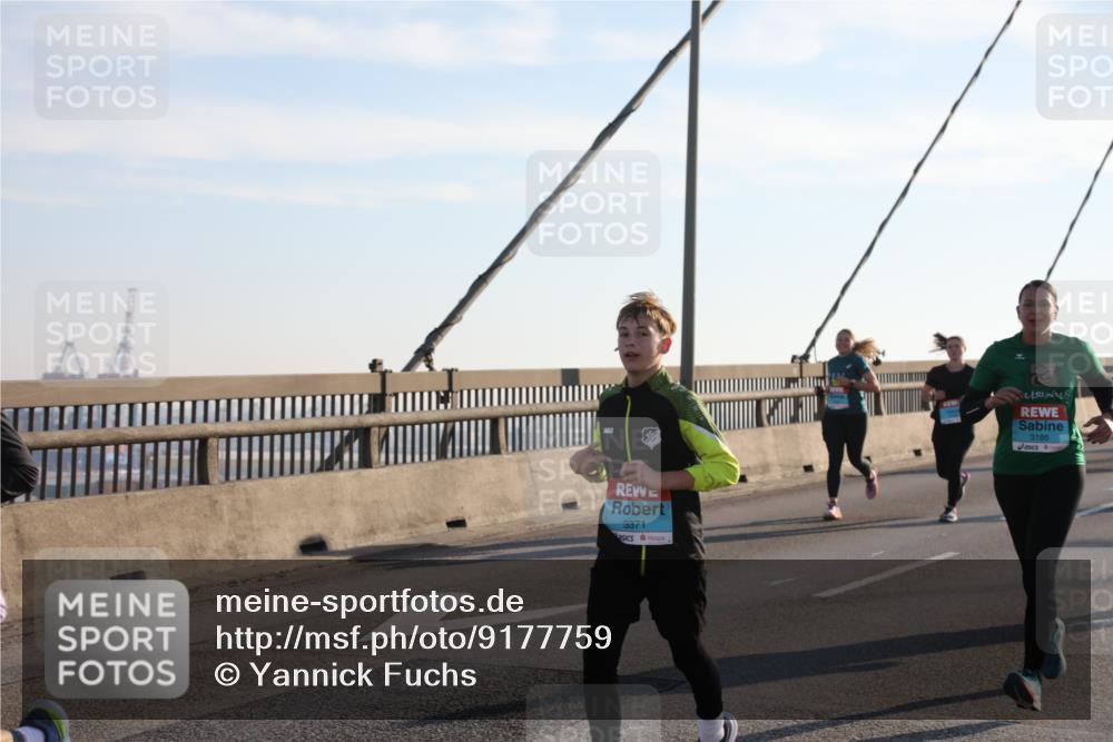 03.10.2025 - Köhlbrandbrückenlauf Yannick Fuchs http://msf.ph/oto/9177759 03.10.2025 08:29:47 Position 1 3371, 3186 meine-sportfotos.de