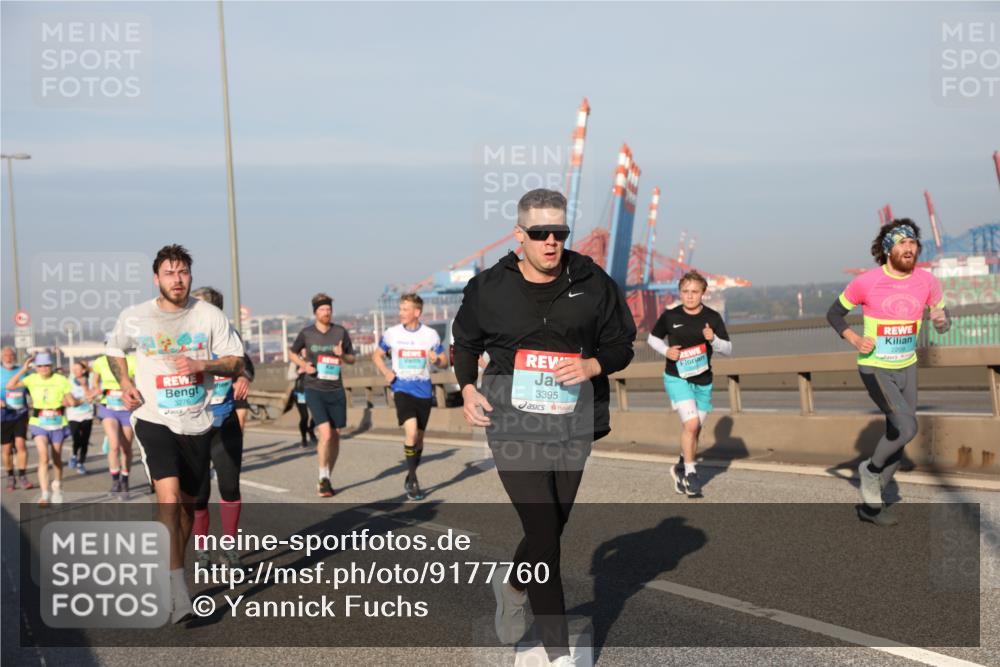 03.10.2025 - Köhlbrandbrückenlauf Yannick Fuchs http://msf.ph/oto/9177760 03.10.2025 08:49:05 Position 2 3276, 3395 meine-sportfotos.de