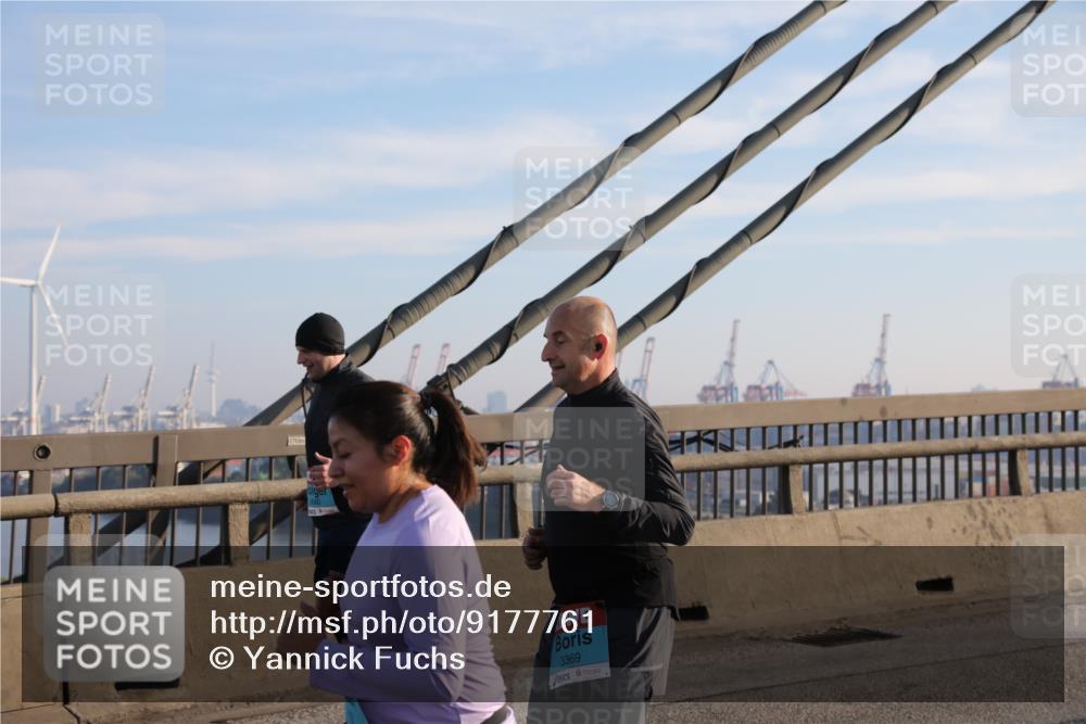 03.10.2025 - Köhlbrandbrückenlauf Yannick Fuchs http://msf.ph/oto/9177761 03.10.2025 08:29:47 Position 1 2760, 3369 meine-sportfotos.de