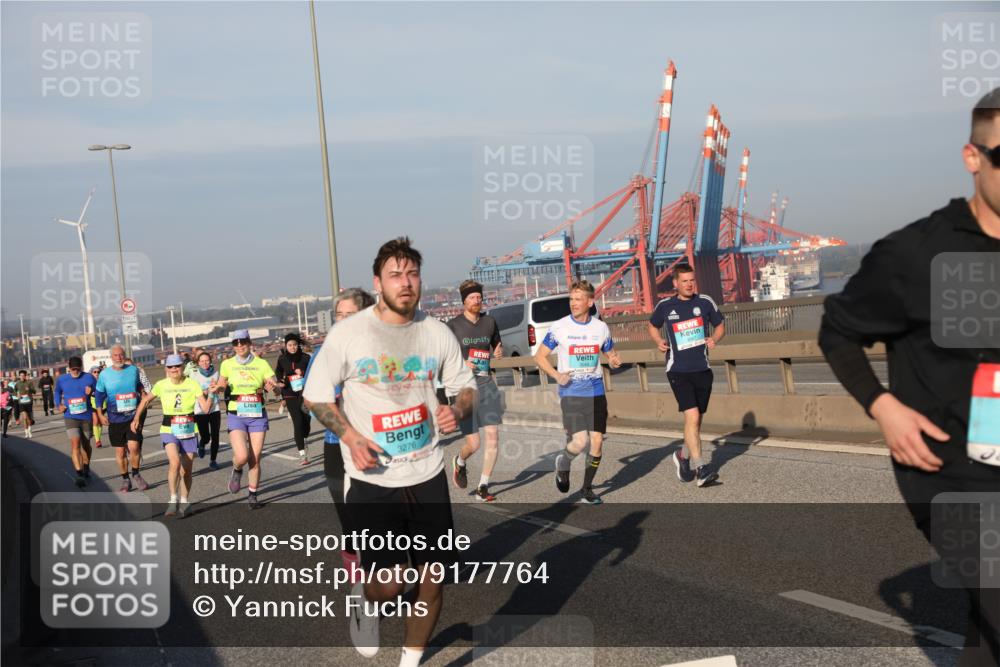 03.10.2025 - Köhlbrandbrückenlauf Yannick Fuchs http://msf.ph/oto/9177764 03.10.2025 08:49:06 Position 2 3276 meine-sportfotos.de