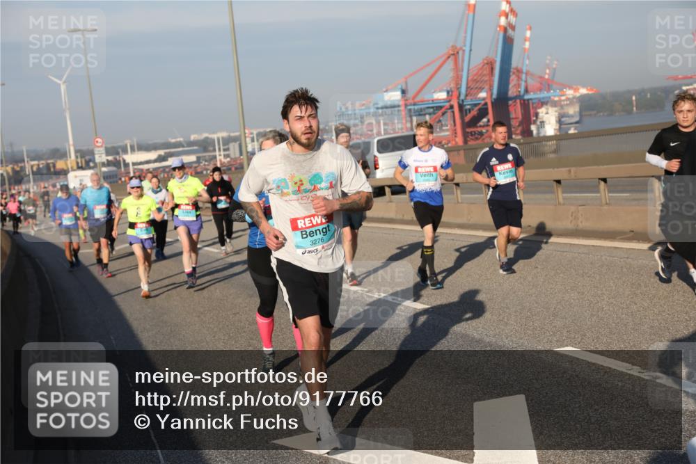 03.10.2025 - Köhlbrandbrückenlauf Yannick Fuchs http://msf.ph/oto/9177766 03.10.2025 08:49:06 Position 2 3276 meine-sportfotos.de