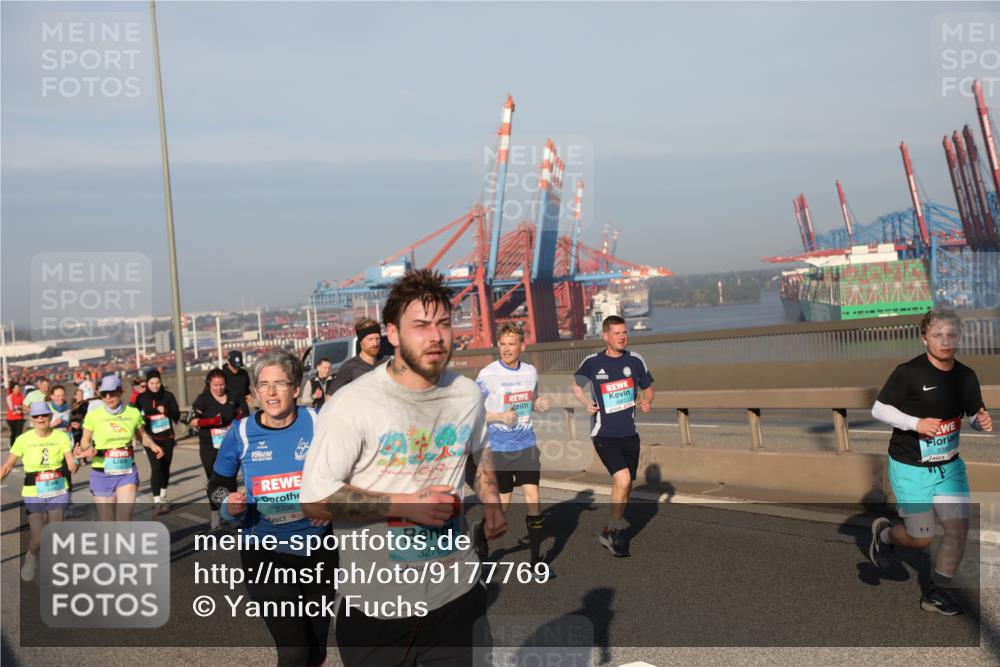03.10.2025 - Köhlbrandbrückenlauf Yannick Fuchs http://msf.ph/oto/9177769 03.10.2025 08:49:07 Position 2 2206, 3276 meine-sportfotos.de