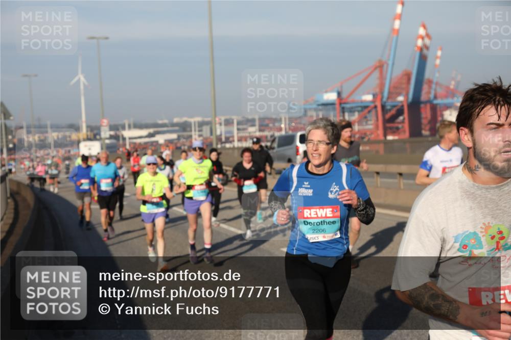 03.10.2025 - Köhlbrandbrückenlauf Yannick Fuchs http://msf.ph/oto/9177771 03.10.2025 08:49:07 Position 2 2206 meine-sportfotos.de