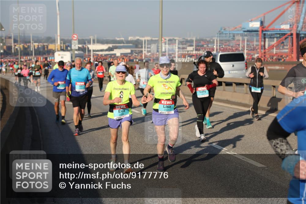 03.10.2025 - Köhlbrandbrückenlauf Yannick Fuchs http://msf.ph/oto/9177776 03.10.2025 08:49:08 Position 2 3106, 3107 meine-sportfotos.de