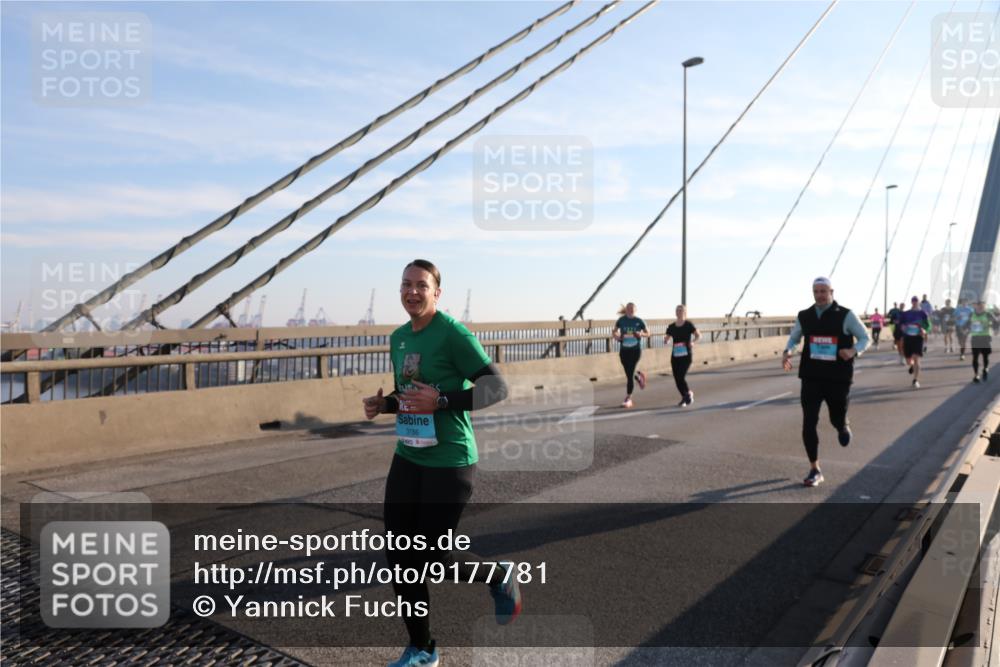 03.10.2025 - Köhlbrandbrückenlauf Yannick Fuchs http://msf.ph/oto/9177781 03.10.2025 08:29:48 Position 1 3186 meine-sportfotos.de