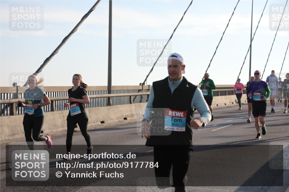 03.10.2025 - Köhlbrandbrückenlauf Yannick Fuchs http://msf.ph/oto/9177784 03.10.2025 08:29:49 Position 1 2225, 3724, 3435 meine-sportfotos.de