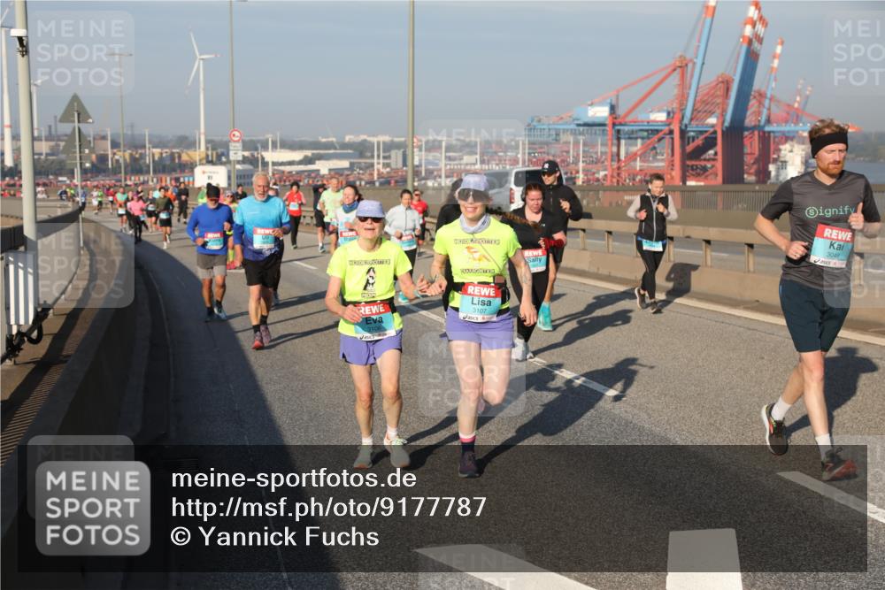03.10.2025 - Köhlbrandbrückenlauf Yannick Fuchs http://msf.ph/oto/9177787 03.10.2025 08:49:09 Position 2 3106, 3107, 3048 meine-sportfotos.de