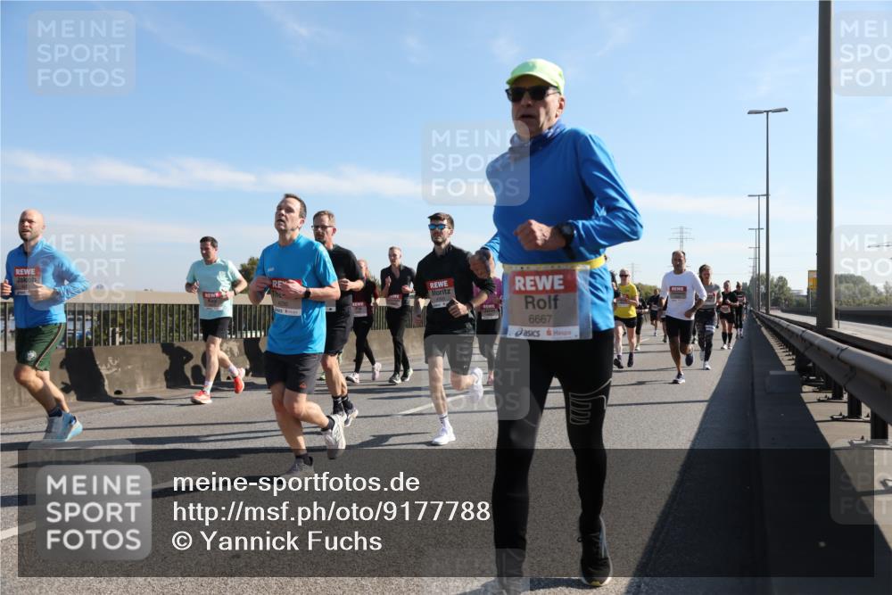 03.10.2025 - Köhlbrandbrückenlauf Yannick Fuchs http://msf.ph/oto/9177788 03.10.2025 11:17:08 Position 3 4290, 6667 meine-sportfotos.de