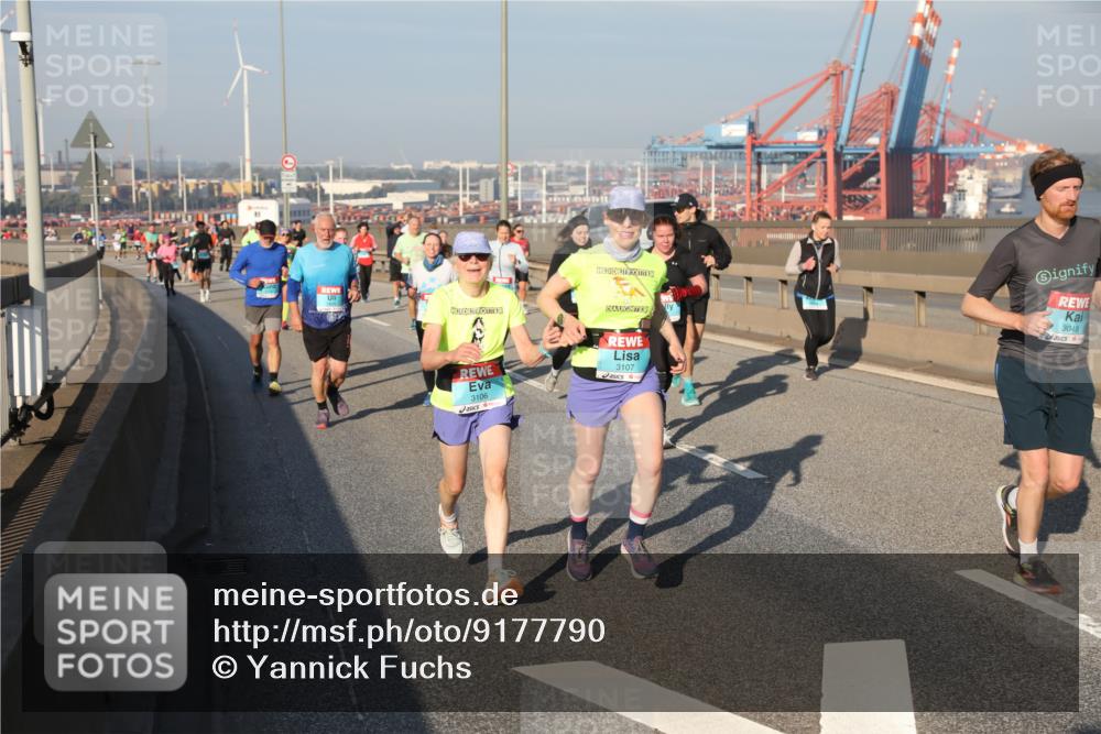 03.10.2025 - Köhlbrandbrückenlauf Yannick Fuchs http://msf.ph/oto/9177790 03.10.2025 08:49:09 Position 2 3106, 3107, 3048 meine-sportfotos.de