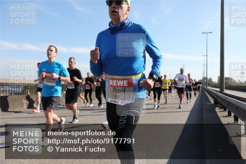 03.10.2025 - Köhlbrandbrückenlauf Yannick Fuchs http://msf.ph/oto/9177791 03.10.2025 11:17:08 Position 3 4290, 6667 meine-sportfotos.de