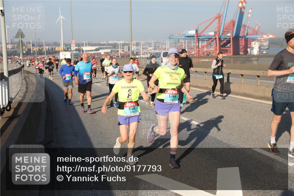 03.10.2025 - Köhlbrandbrückenlauf Yannick Fuchs http://msf.ph/oto/9177793 03.10.2025 08:49:09 Position 2 3107, 3106 meine-sportfotos.de