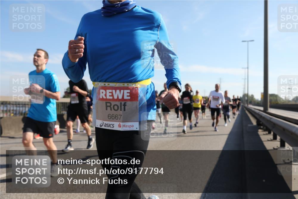 03.10.2025 - Köhlbrandbrückenlauf Yannick Fuchs http://msf.ph/oto/9177794 03.10.2025 11:17:08 Position 3 6667 meine-sportfotos.de