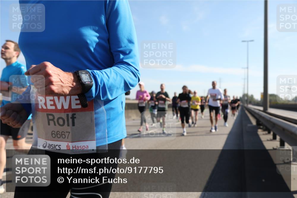 03.10.2025 - Köhlbrandbrückenlauf Yannick Fuchs http://msf.ph/oto/9177795 03.10.2025 11:17:09 Position 3 6667 meine-sportfotos.de