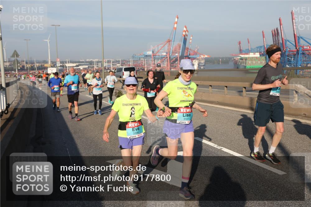 03.10.2025 - Köhlbrandbrückenlauf Yannick Fuchs http://msf.ph/oto/9177800 03.10.2025 08:49:10 Position 2 3106, 3107 meine-sportfotos.de