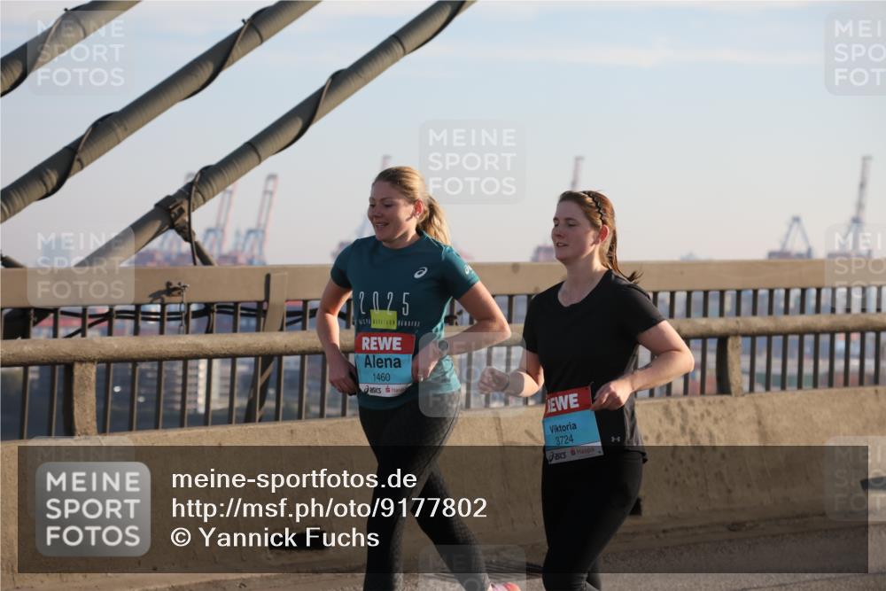 03.10.2025 - Köhlbrandbrückenlauf Yannick Fuchs http://msf.ph/oto/9177802 03.10.2025 08:29:50 Position 1 2025, 1460, 3724 meine-sportfotos.de