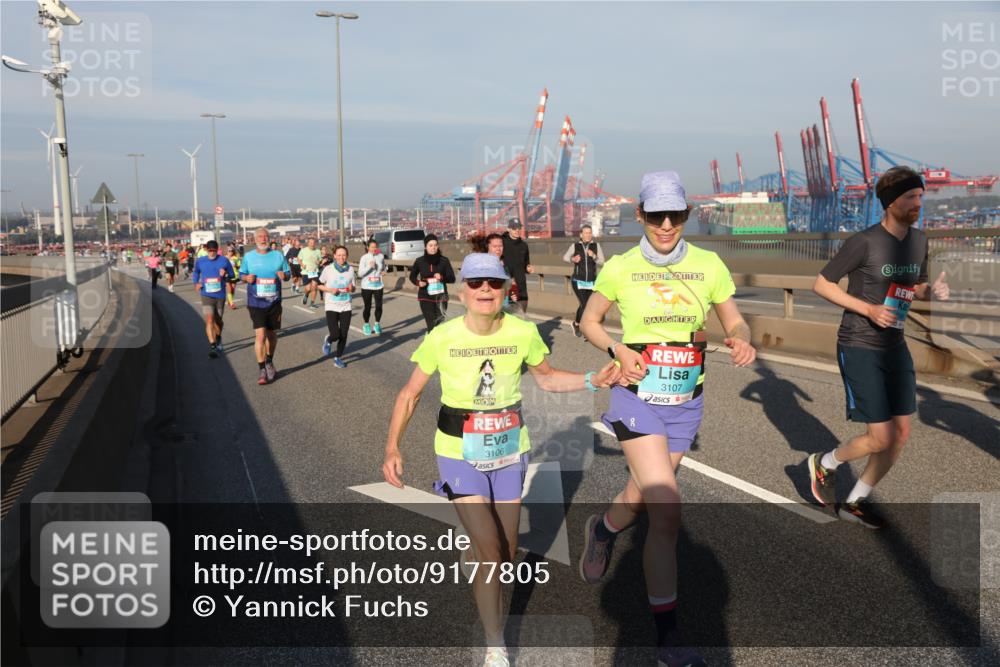 03.10.2025 - Köhlbrandbrückenlauf Yannick Fuchs http://msf.ph/oto/9177805 03.10.2025 08:49:10 Position 2 3107, 3106 meine-sportfotos.de