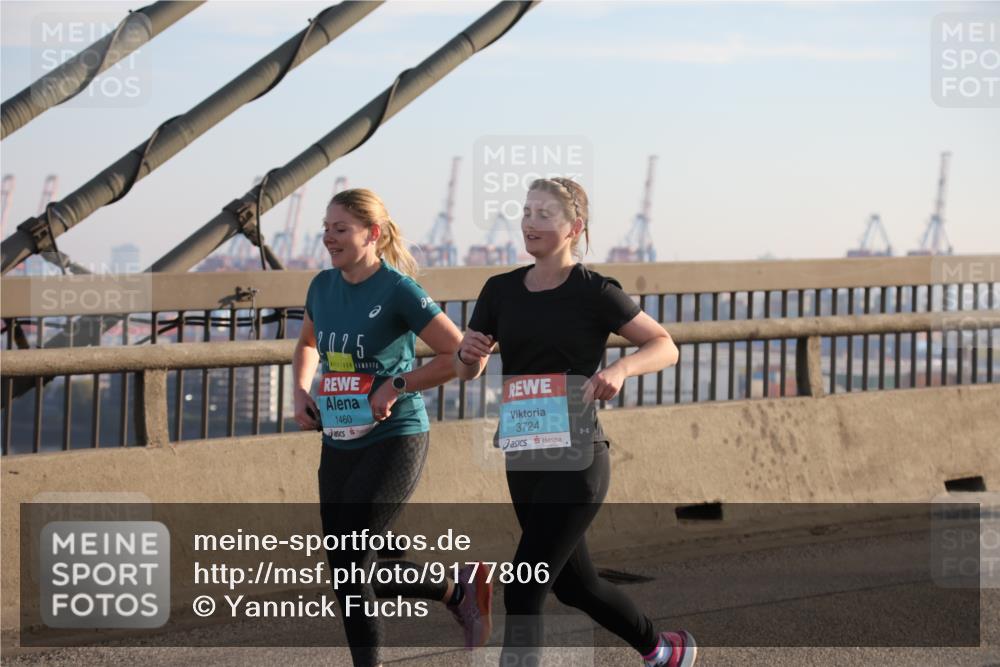 03.10.2025 - Köhlbrandbrückenlauf Yannick Fuchs http://msf.ph/oto/9177806 03.10.2025 08:29:51 Position 1 2025, 1460, 3724 meine-sportfotos.de