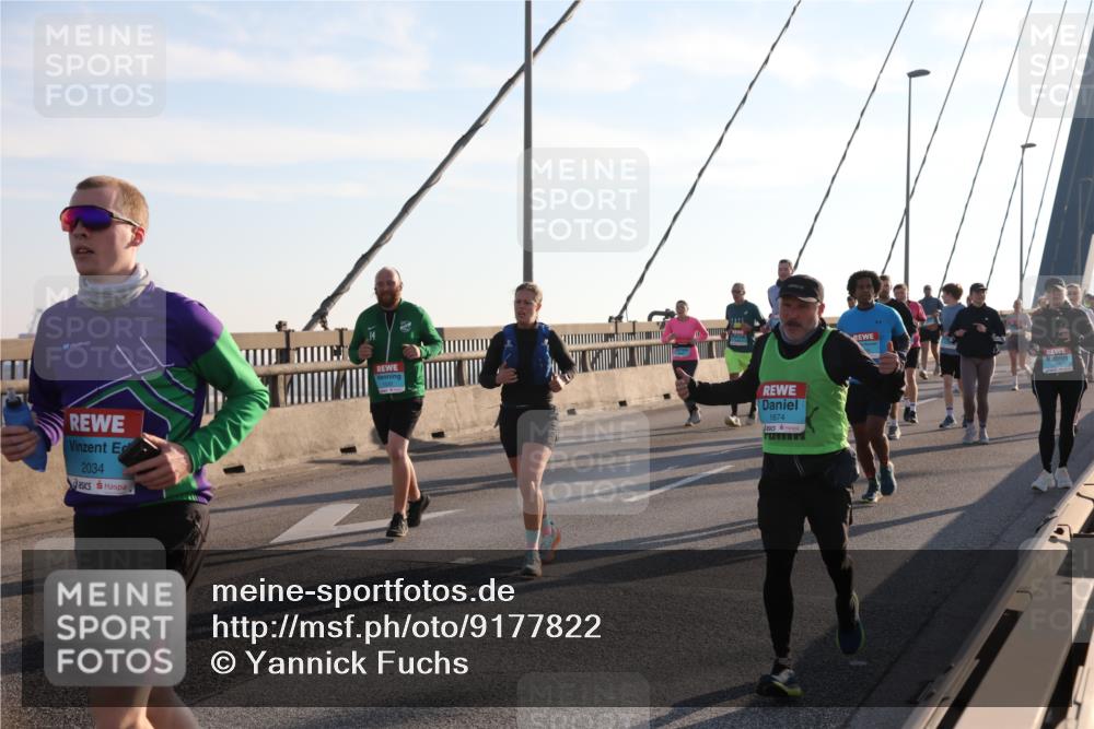 03.10.2025 - Köhlbrandbrückenlauf Yannick Fuchs http://msf.ph/oto/9177822 03.10.2025 08:29:53 Position 1 2034, 1674 meine-sportfotos.de