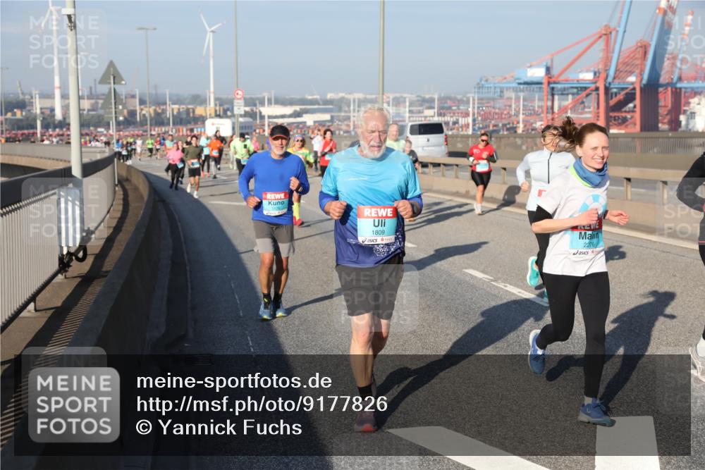 03.10.2025 - Köhlbrandbrückenlauf Yannick Fuchs http://msf.ph/oto/9177826 03.10.2025 08:49:12 Position 2 1809, 2276 meine-sportfotos.de