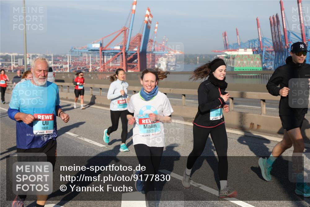 03.10.2025 - Köhlbrandbrückenlauf Yannick Fuchs http://msf.ph/oto/9177830 03.10.2025 08:49:12 Position 2 1809, 2276, 379 meine-sportfotos.de