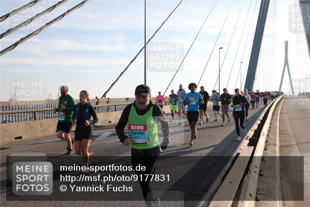 03.10.2025 - Köhlbrandbrückenlauf Yannick Fuchs http://msf.ph/oto/9177831 03.10.2025 08:29:54 Position 1 1674 meine-sportfotos.de
