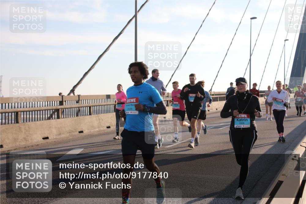 03.10.2025 - Köhlbrandbrückenlauf Yannick Fuchs http://msf.ph/oto/9177840 03.10.2025 08:29:55 Position 1 3123, 3326 meine-sportfotos.de