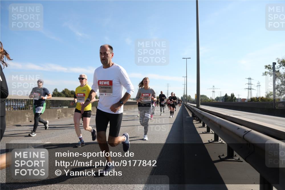 03.10.2025 - Köhlbrandbrückenlauf Yannick Fuchs http://msf.ph/oto/9177842 03.10.2025 11:17:11 Position 3 4386 meine-sportfotos.de