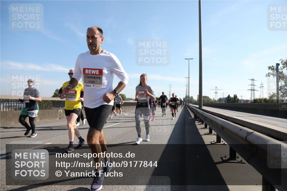 03.10.2025 - Köhlbrandbrückenlauf Yannick Fuchs http://msf.ph/oto/9177844 03.10.2025 11:17:11 Position 3 4386, 6635 meine-sportfotos.de