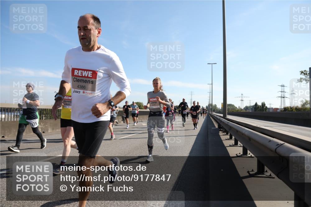 03.10.2025 - Köhlbrandbrückenlauf Yannick Fuchs http://msf.ph/oto/9177847 03.10.2025 11:17:11 Position 3 4386, 6635, 4619 meine-sportfotos.de