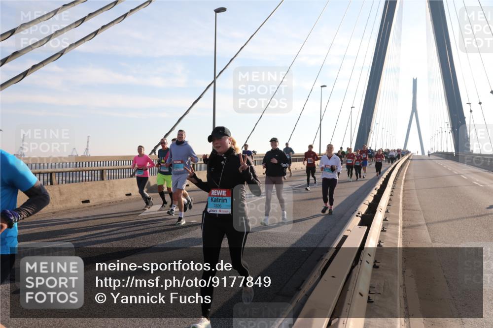 03.10.2025 - Köhlbrandbrückenlauf Yannick Fuchs http://msf.ph/oto/9177849 03.10.2025 08:29:56 Position 1 3326 meine-sportfotos.de