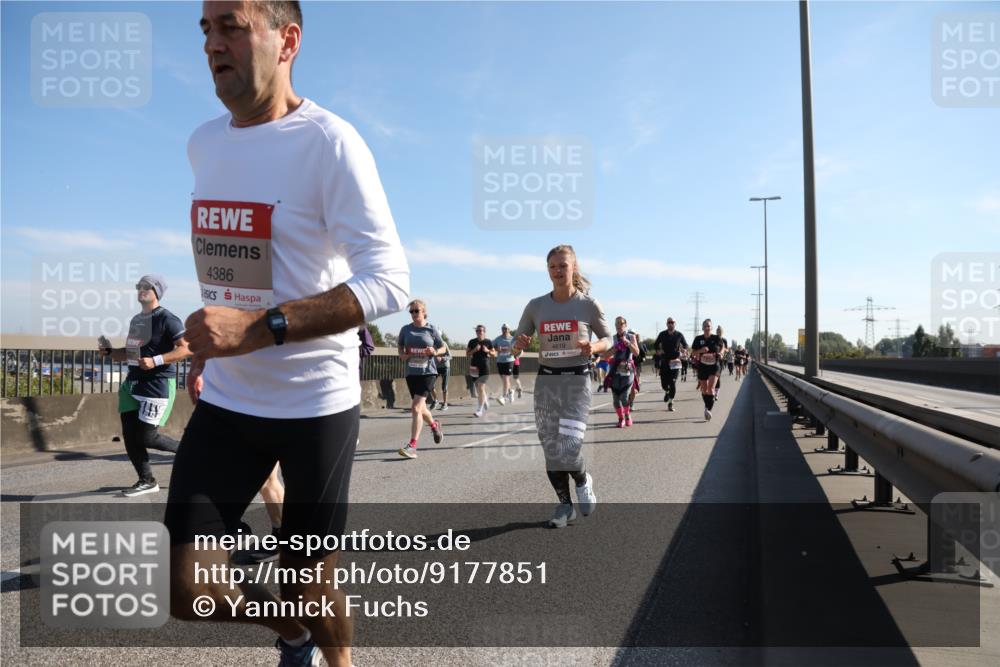 03.10.2025 - Köhlbrandbrückenlauf Yannick Fuchs http://msf.ph/oto/9177851 03.10.2025 11:17:11 Position 3 4386, 4619 meine-sportfotos.de