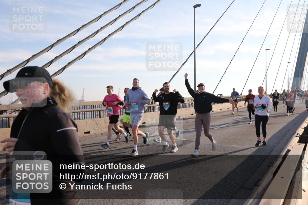 03.10.2025 - Köhlbrandbrückenlauf Yannick Fuchs http://msf.ph/oto/9177861 03.10.2025 08:29:56 Position 1 326 meine-sportfotos.de