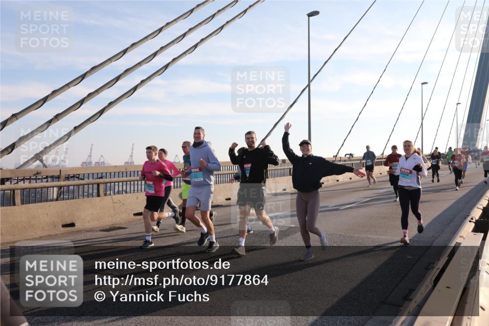 03.10.2025 - Köhlbrandbrückenlauf Yannick Fuchs http://msf.ph/oto/9177864 03.10.2025 08:29:57 Position 1  meine-sportfotos.de