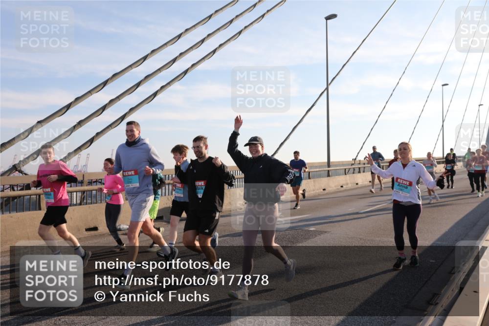 03.10.2025 - Köhlbrandbrückenlauf Yannick Fuchs http://msf.ph/oto/9177878 03.10.2025 08:29:57 Position 1  meine-sportfotos.de