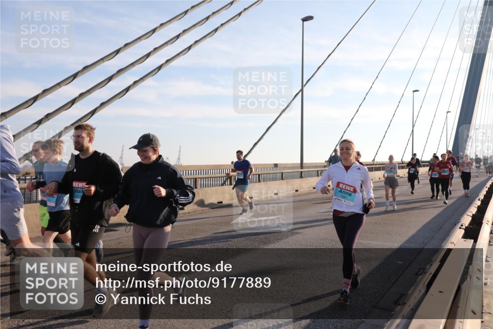 03.10.2025 - Köhlbrandbrückenlauf Yannick Fuchs http://msf.ph/oto/9177889 03.10.2025 08:29:58 Position 1 3315, 1387 meine-sportfotos.de