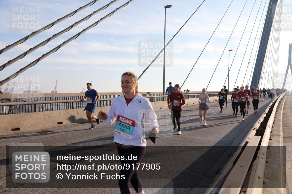 03.10.2025 - Köhlbrandbrückenlauf Yannick Fuchs http://msf.ph/oto/9177905 03.10.2025 08:29:58 Position 1 1387 meine-sportfotos.de