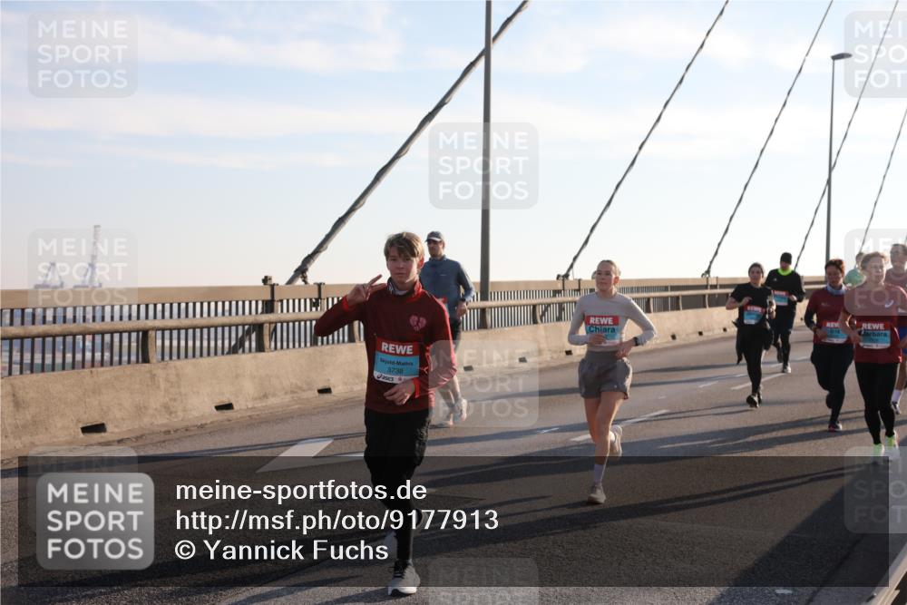 03.10.2025 - Köhlbrandbrückenlauf Yannick Fuchs http://msf.ph/oto/9177913 03.10.2025 08:29:59 Position 1 3738 meine-sportfotos.de