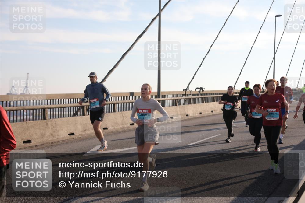 03.10.2025 - Köhlbrandbrückenlauf Yannick Fuchs http://msf.ph/oto/9177926 03.10.2025 08:30:00 Position 1 1458, 1705 meine-sportfotos.de