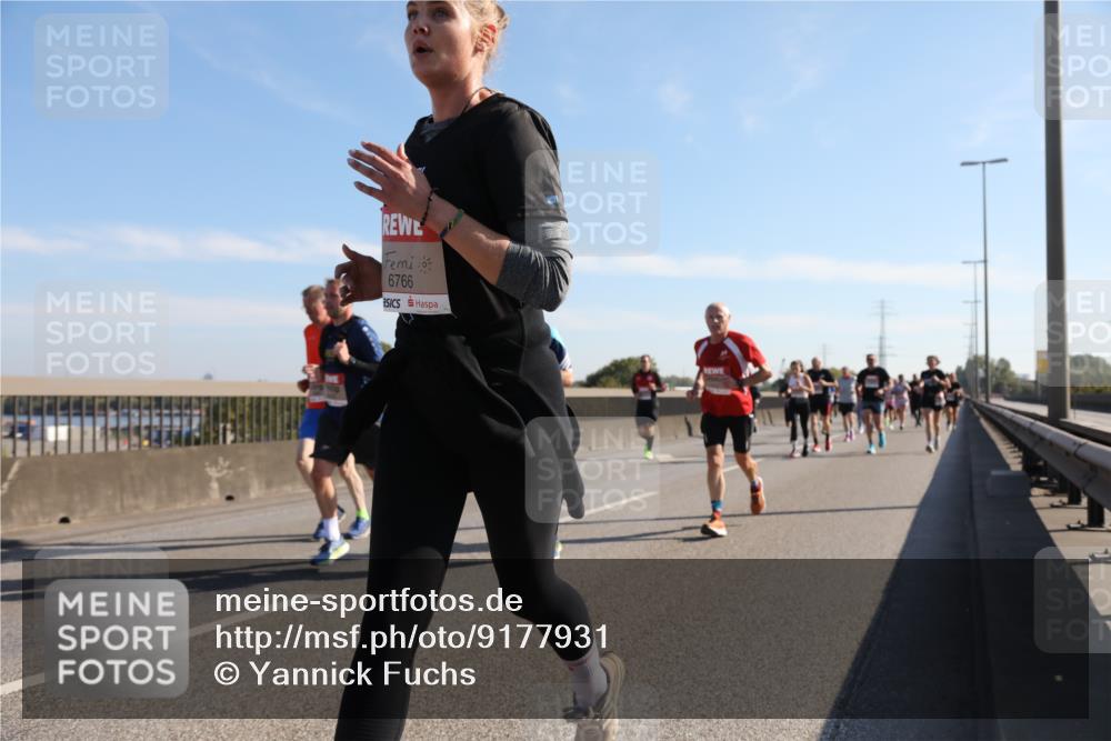 03.10.2025 - Köhlbrandbrückenlauf Yannick Fuchs http://msf.ph/oto/9177931 03.10.2025 11:17:16 Position 3 6766 meine-sportfotos.de