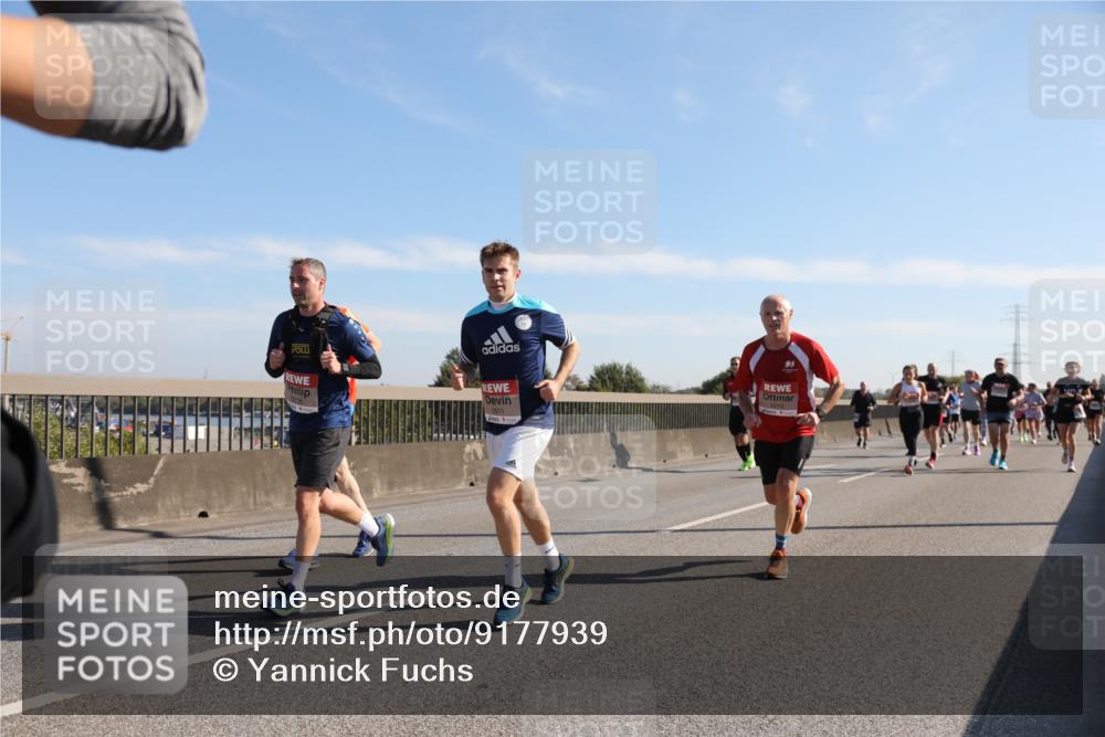03.10.2025 - Köhlbrandbrückenlauf Yannick Fuchs http://msf.ph/oto/9177939 03.10.2025 11:17:17 Position 3 4310 meine-sportfotos.de