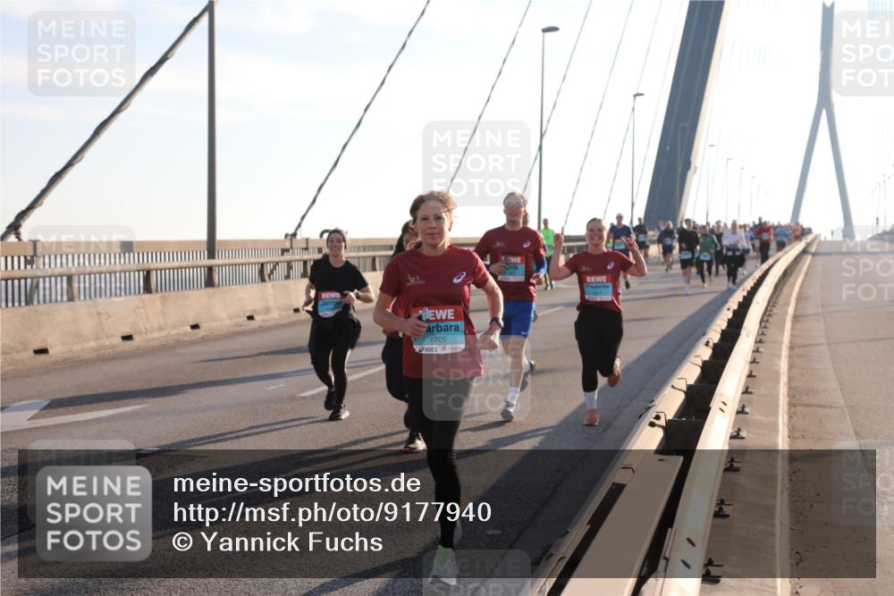 03.10.2025 - Köhlbrandbrückenlauf Yannick Fuchs http://msf.ph/oto/9177940 03.10.2025 08:30:00 Position 1 1705 meine-sportfotos.de