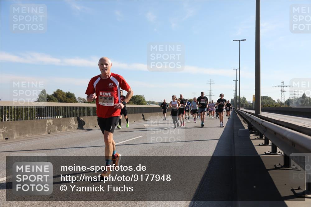 03.10.2025 - Köhlbrandbrückenlauf Yannick Fuchs http://msf.ph/oto/9177948 03.10.2025 11:17:17 Position 3 4310 meine-sportfotos.de