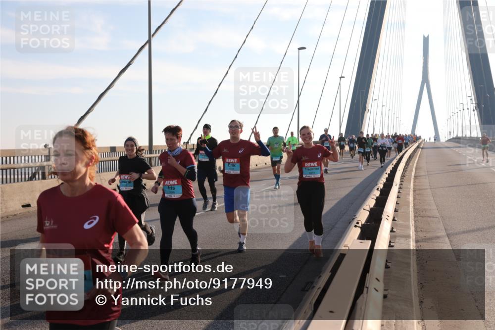 03.10.2025 - Köhlbrandbrückenlauf Yannick Fuchs http://msf.ph/oto/9177949 03.10.2025 08:30:01 Position 1 1705, 1901 meine-sportfotos.de