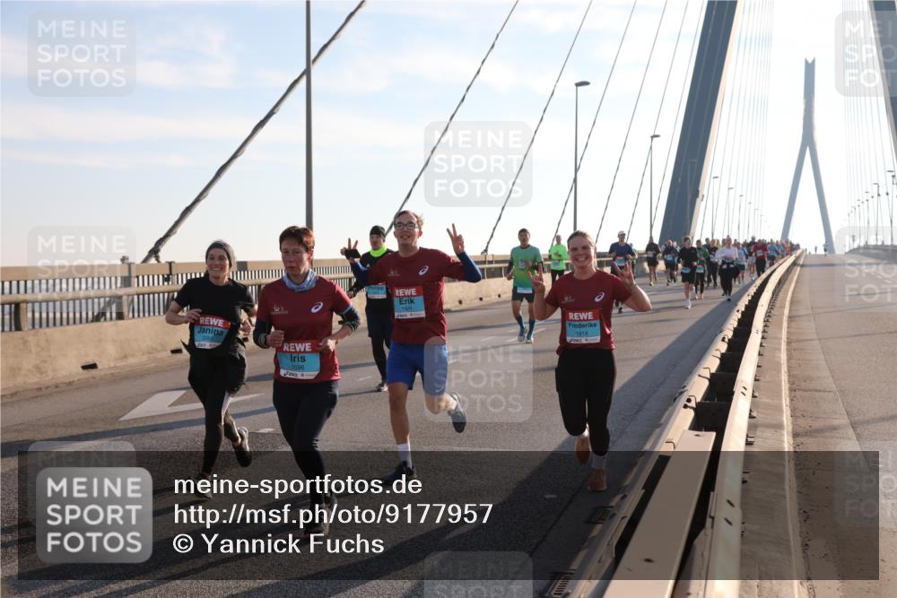 03.10.2025 - Köhlbrandbrückenlauf Yannick Fuchs http://msf.ph/oto/9177957 03.10.2025 08:30:02 Position 1 3596, 1901, 1818 meine-sportfotos.de