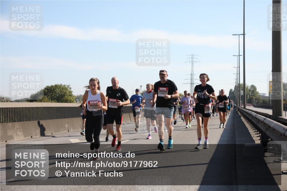 03.10.2025 - Köhlbrandbrückenlauf Yannick Fuchs http://msf.ph/oto/9177962 03.10.2025 11:17:18 Position 3 4346, 4564 meine-sportfotos.de